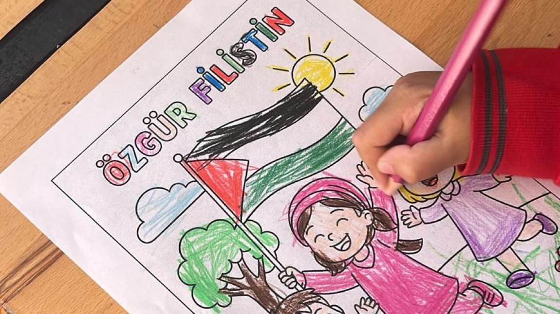 MİNİK AVUÇLAR GAZZE İÇİN DUA ETTİLER